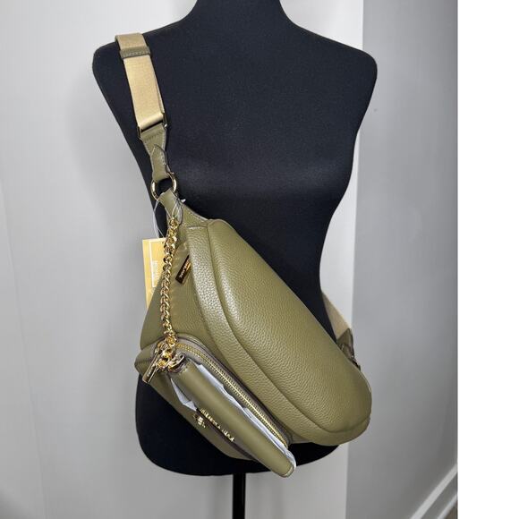 Michael Michael Kors - Large Pebbled Leather 2-in-1 Sling Pack - Picture 13 of 13